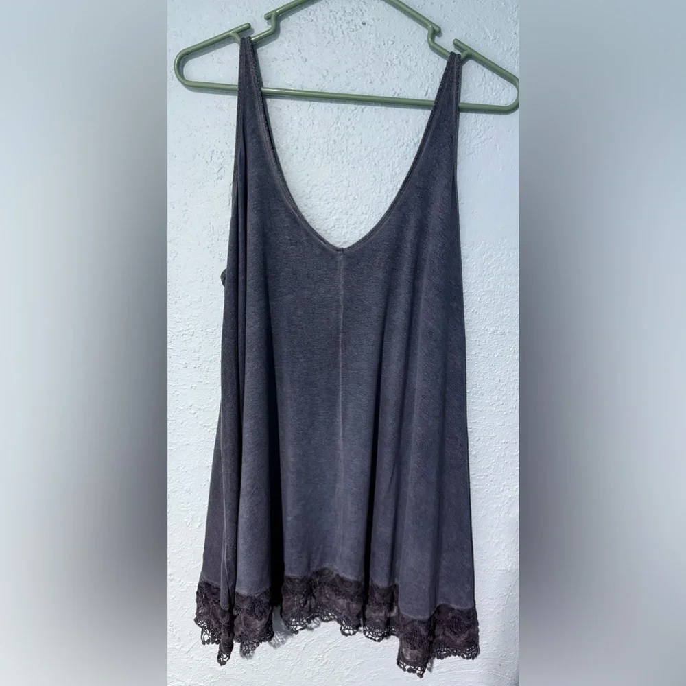 Knox Rose washed blue Lace Accent tank top long length - Picture 4 of 6